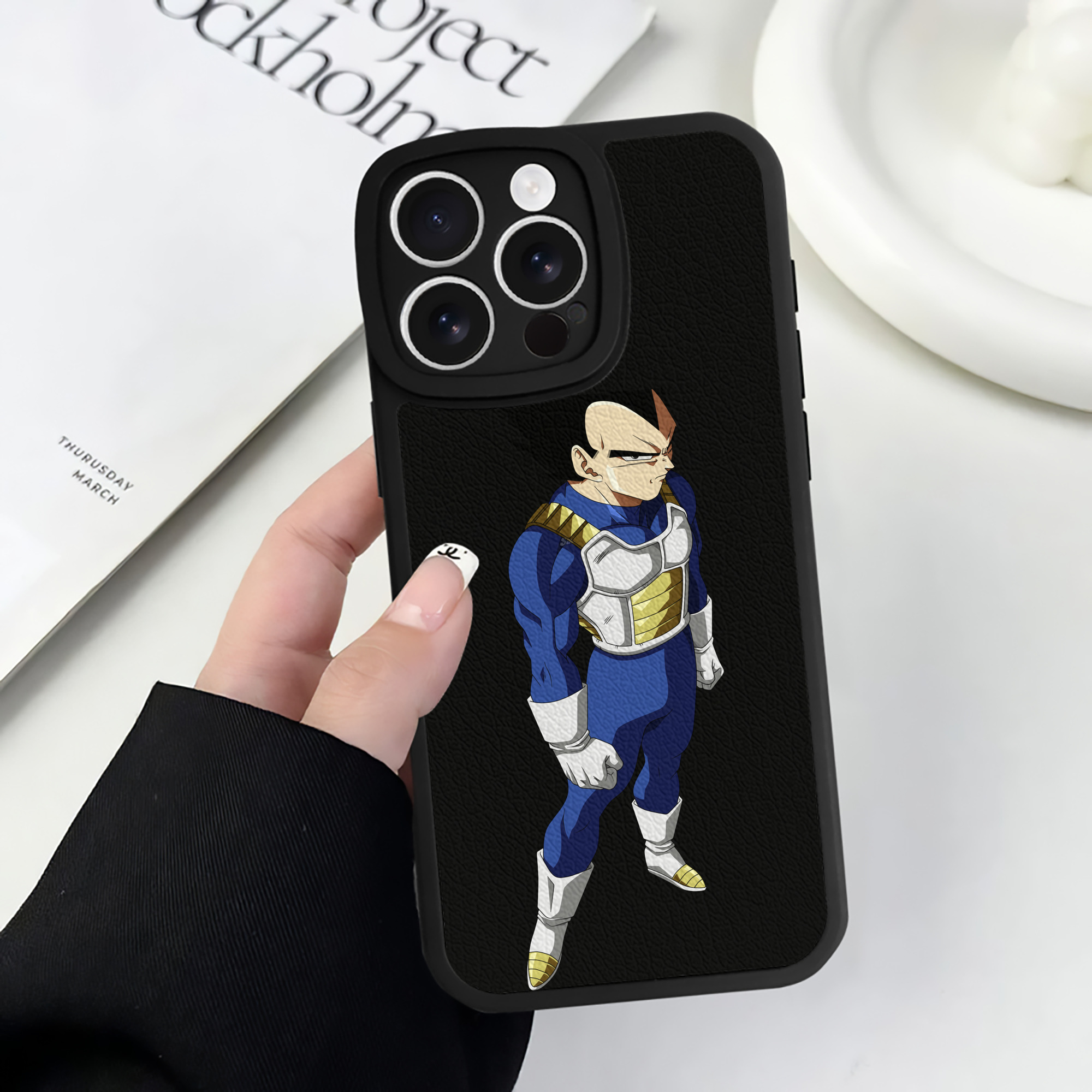（画像用） ドラゴンボール ベジータ四世（Bejīta Yonsei）DRAGON BALL Vegeta IV 【iPhone 16シリーズ対応】シリコンスマホケース（レザー調） 材質：シリコン